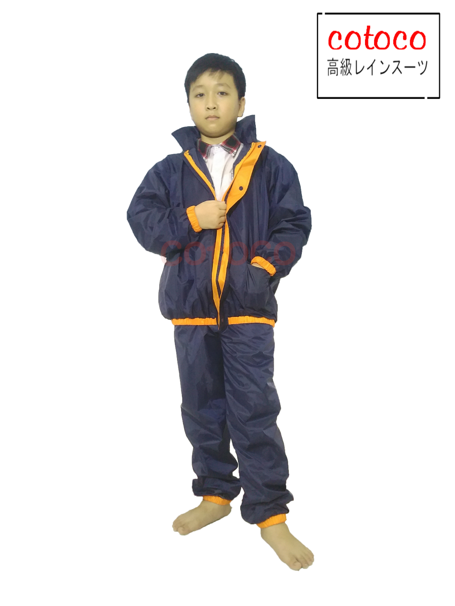 Áo mưa bộ trẻ em CoToCo - Thiết kế quần áo riêng lẻ, giúp trẻ thoải mái vận động, vui chơi dưới trời mưa.